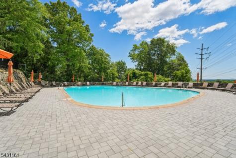 18 B Foxwood Dr Unit B Morris Plains NJ 07950