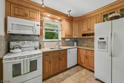 8 Gelsey Lane Bernards NJ 07920