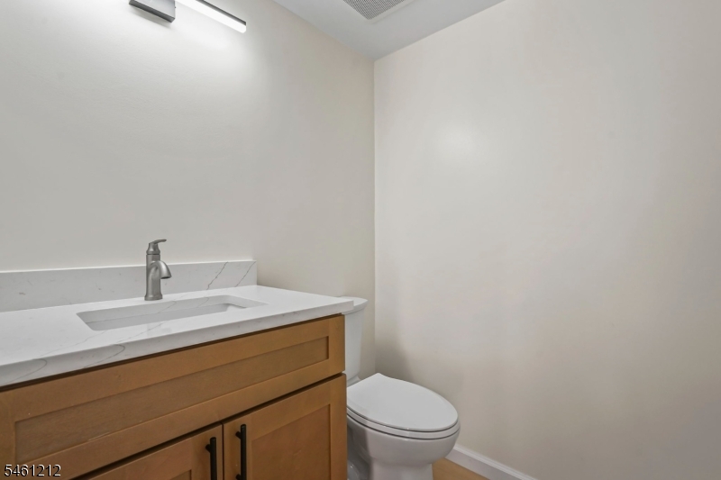 102 Kingsberry Drive Franklin NJ 08873