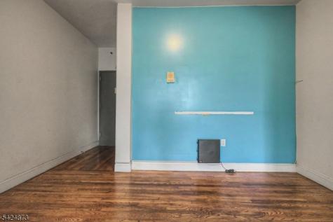 5 Pomona Avenue Newark NJ 07112