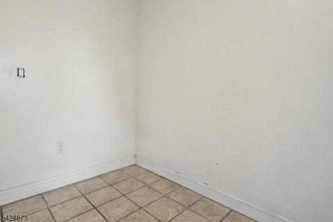 5 Pomona Avenue Newark NJ 07112