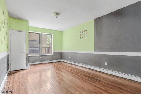 5 Pomona Avenue Newark NJ 07112