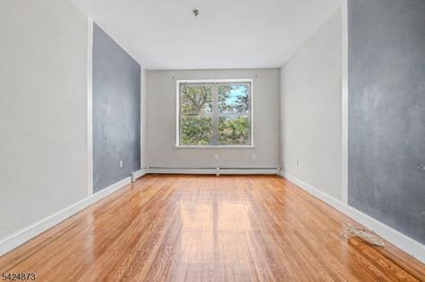 5 Pomona Avenue Newark NJ 07112