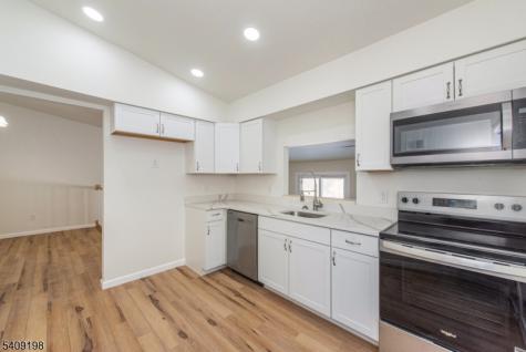 7 Summit Court Clinton NJ 08801