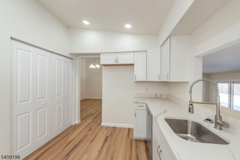 7 Summit Court Clinton NJ 08801