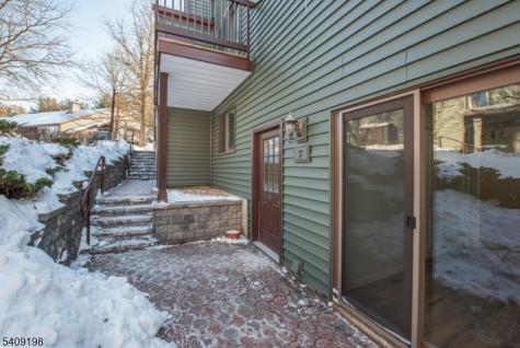 7 Summit Court Clinton NJ 08801