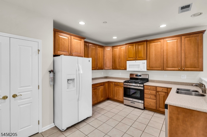 7110 Westover Way Franklin NJ 08873