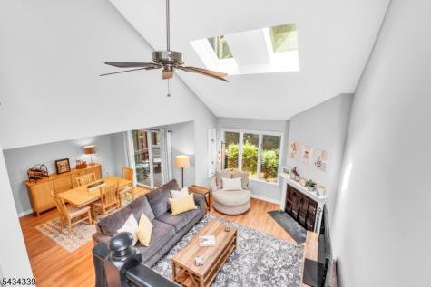 15 Saint Andrews Lane Clinton NJ 08801