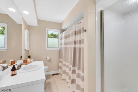 15 Saint Andrews Lane Clinton NJ 08801