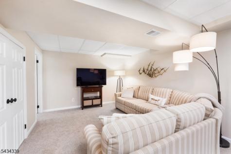 15 Saint Andrews Lane Clinton NJ 08801