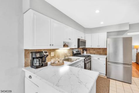 15 Saint Andrews Lane Clinton NJ 08801