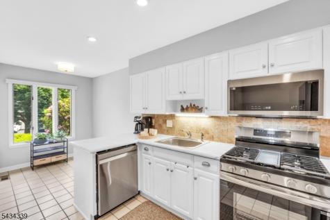 15 Saint Andrews Lane Clinton NJ 08801