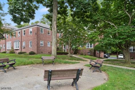 23 Park Court Verona NJ 07044