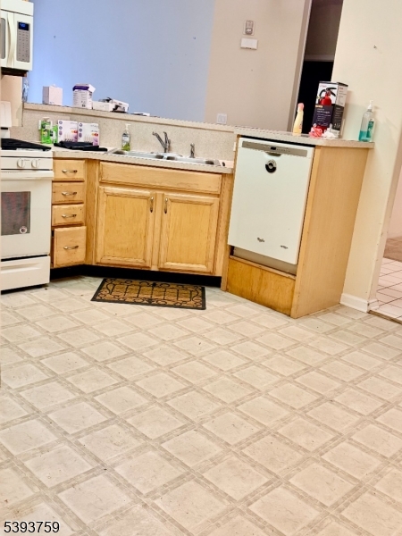 2102 Ambassador Court Franklin NJ 08873