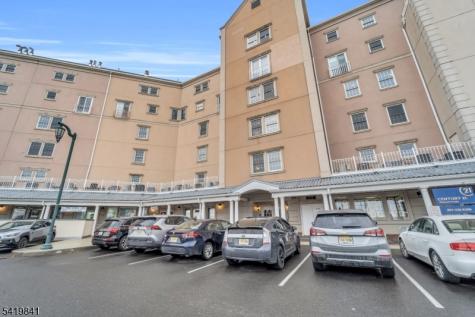 101 Shearwater Court Jersey City NJ 07305