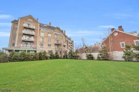 101 Shearwater Court Jersey City NJ 07305