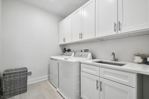 36 Ventura Drive East Hanover NJ 07936