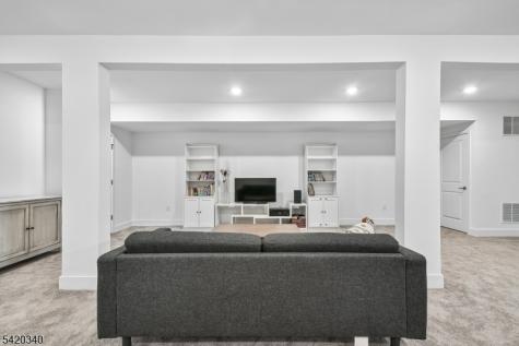 36 Ventura Drive East Hanover NJ 07936