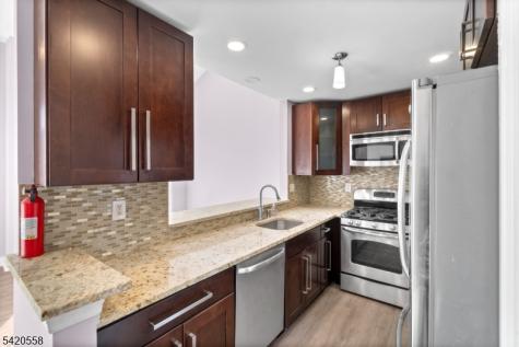 111 Riverwalk Way Clifton NJ 07014