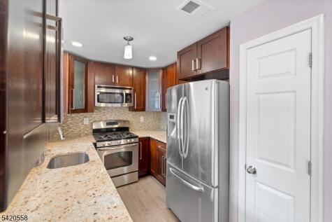 111 Riverwalk Way Clifton NJ 07014