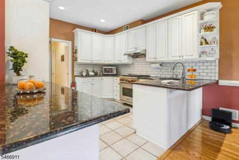 25 Hidden Pond Court Raritan NJ 08869