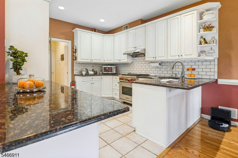 25 Hidden Pond Court Raritan NJ 08869