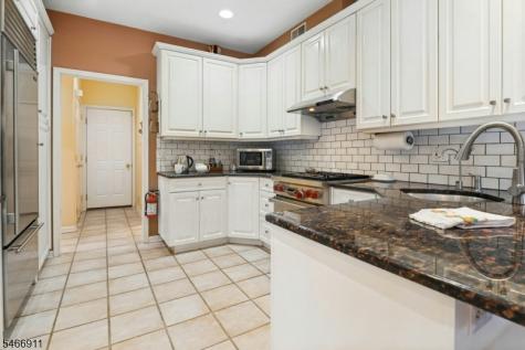 25 Hidden Pond Court Raritan NJ 08869