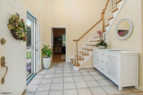 25 Hidden Pond Court Raritan NJ 08869