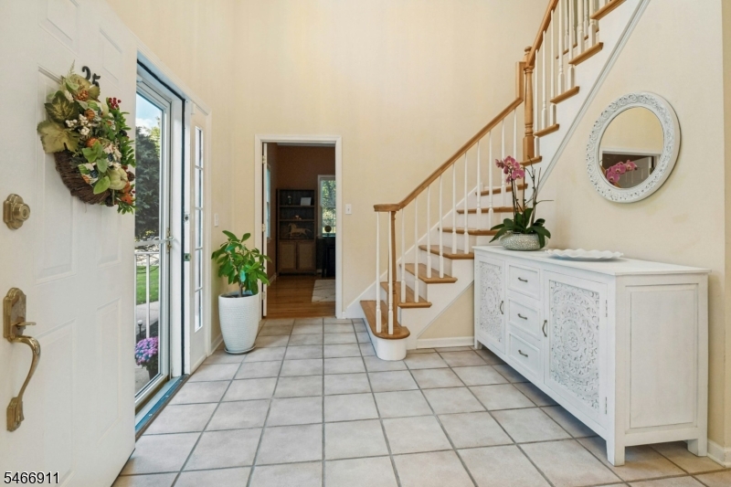 25 Hidden Pond Court Raritan NJ 08869