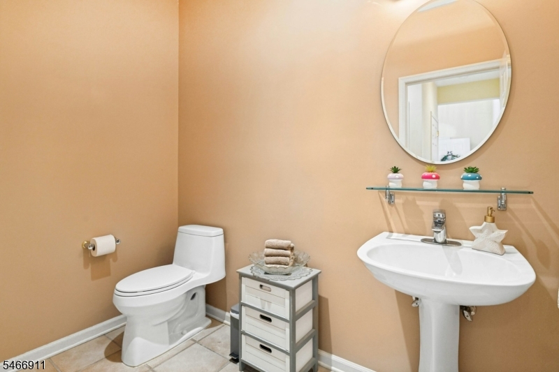25 Hidden Pond Court Raritan NJ 08869
