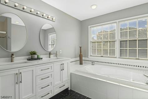 25 Hidden Pond Court Raritan NJ 08869