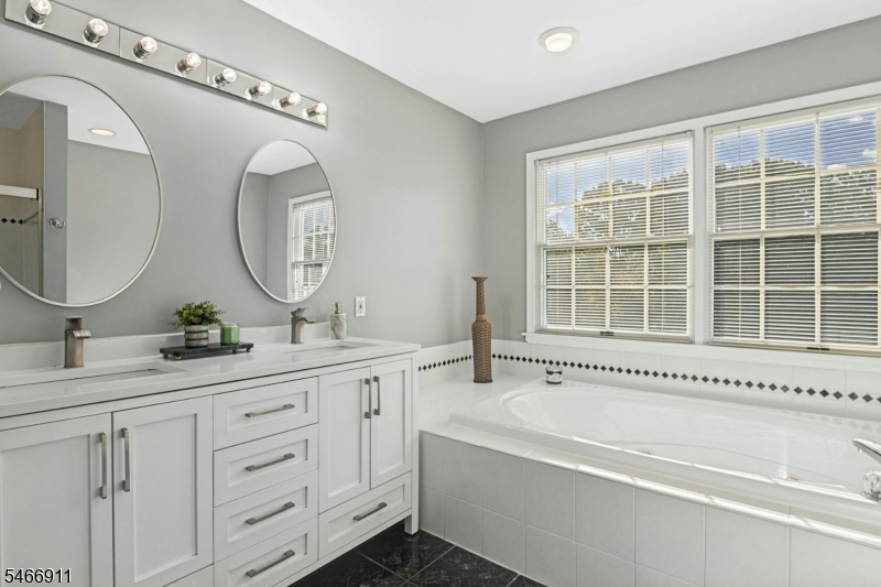 25 Hidden Pond Court Raritan NJ 08869