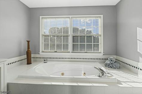 25 Hidden Pond Court Raritan NJ 08869