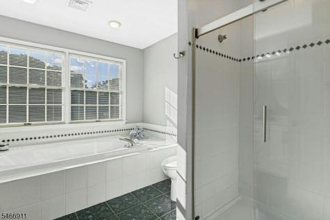 25 Hidden Pond Court Raritan NJ 08869