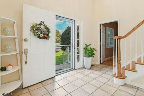 25 Hidden Pond Court Raritan NJ 08869