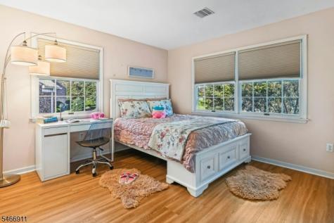 25 Hidden Pond Court Raritan NJ 08869