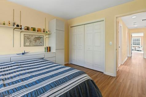 25 Hidden Pond Court Raritan NJ 08869