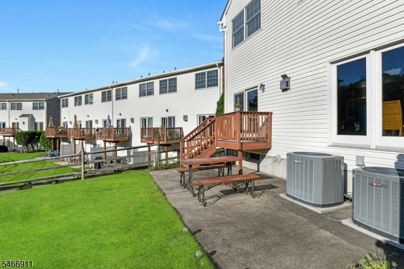 25 Hidden Pond Court Raritan NJ 08869