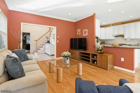25 Hidden Pond Court Raritan NJ 08869