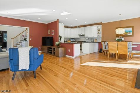 25 Hidden Pond Court Raritan NJ 08869