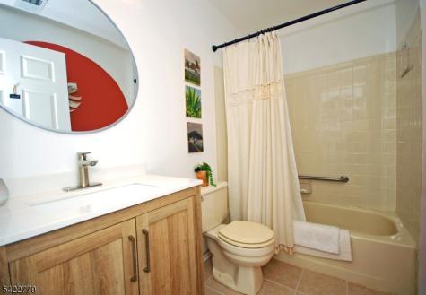 8 Henley Drive Franklin NJ 08873