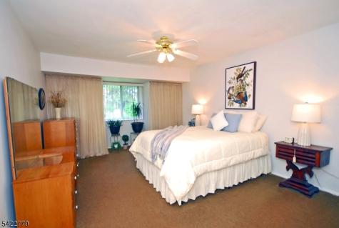 8 Henley Drive Franklin NJ 08873