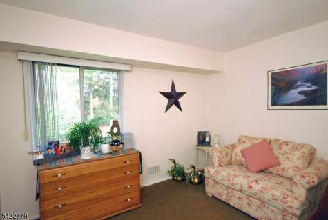8 Henley Drive Franklin NJ 08873