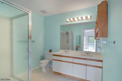 252 Drake Lane Roxbury NJ 07852
