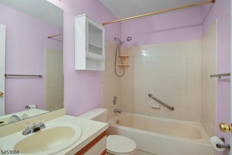 252 Drake Lane Roxbury NJ 07852