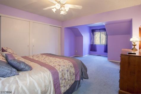 30 Woods Edge Drive Roxbury NJ 07876