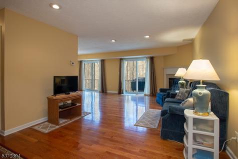 30 Woods Edge Drive Roxbury NJ 07876