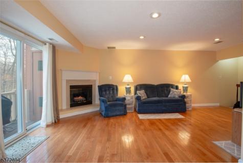 30 Woods Edge Drive Roxbury NJ 07876