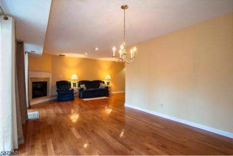 30 Woods Edge Drive Roxbury NJ 07876