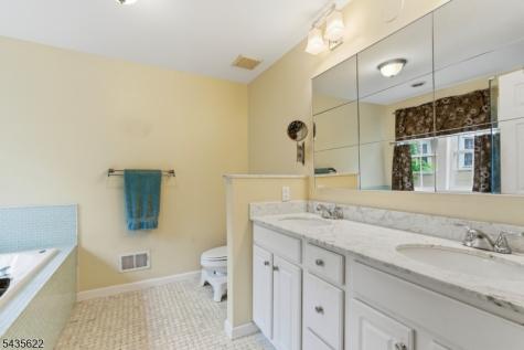 18 Birchwood Lane North Haledon NJ 07508
